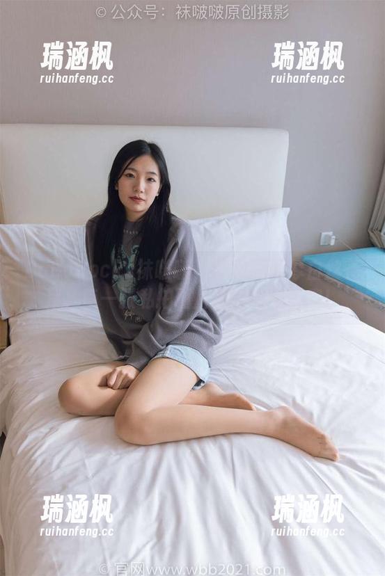BoBoSocks袜啵啵 - 小甜豆的厚白丝花絮，每一张私拍图片都在流露俏皮！