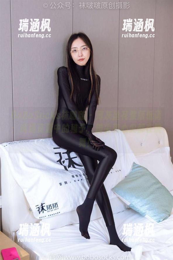 BoBoSocks袜啵啵 - 薄灰丝花絮版低语：高清资源中的稚予，脚尖和心尖都在跳舞！