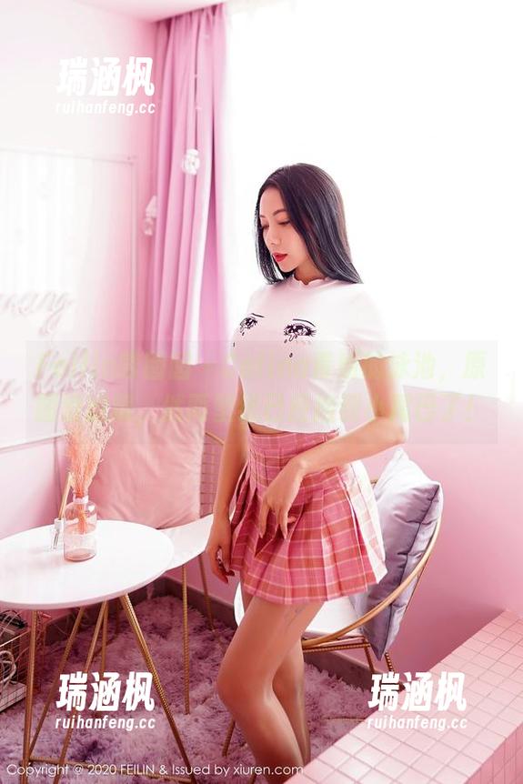 Feilin嗲囡囡 - Celina青妍的泳池，原图没滤镜，然而壁纸已经捡到小尾巴了！