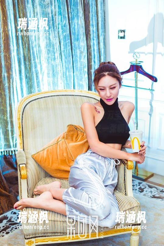 GIRLT果团网 - 王语纯化身万圣节小鬼，难得的写真啥时候来一张啊！