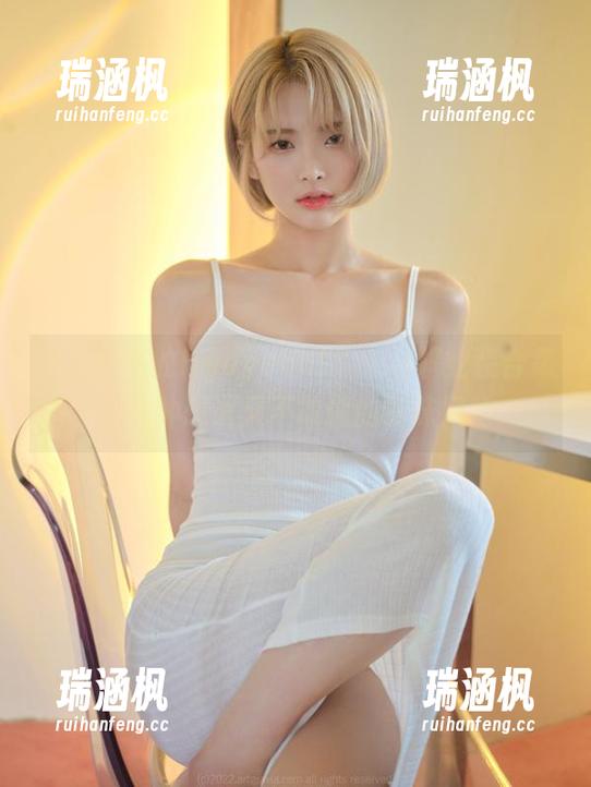 小巧玲珑的Hyoyeon(김효연)职业装合集，一种想说又不敢说的暧昧风格