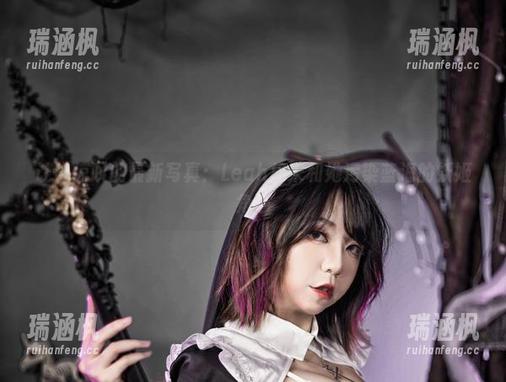 让人惊叹的最新写真：Leah梓未和她污染蓝海的妖姬角色