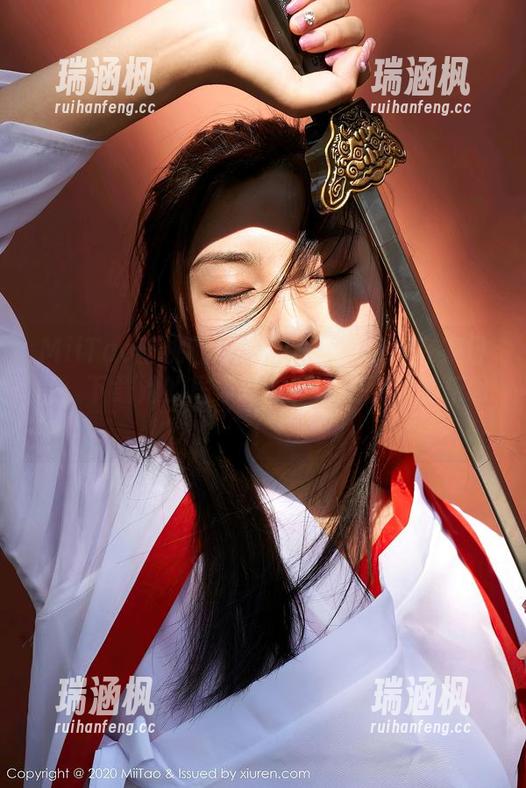 MiiTao蜜桃社 - 缇娜美Tinami在家日常：下载她的居家写真，随便翻翻就乐呵！