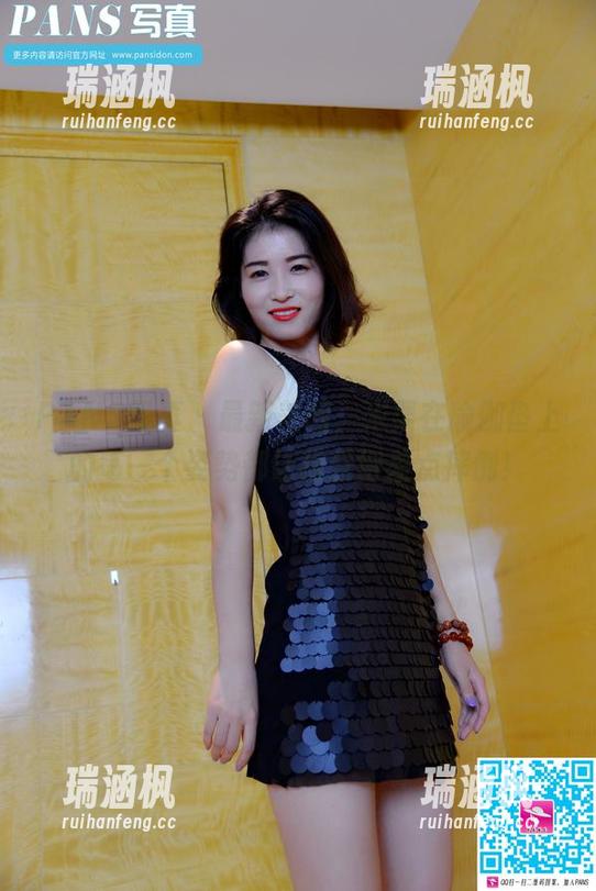 PANS写真 - 最新美图，米栗在瑜伽垫上的每一个姿势都让我乐得差点摔倒！