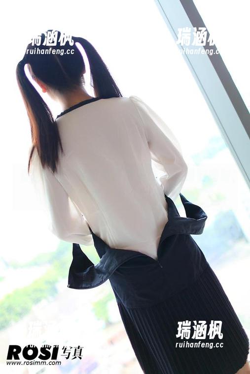 着迷于ROSI的免费制服作品，感觉随时都能换上去参加考试。