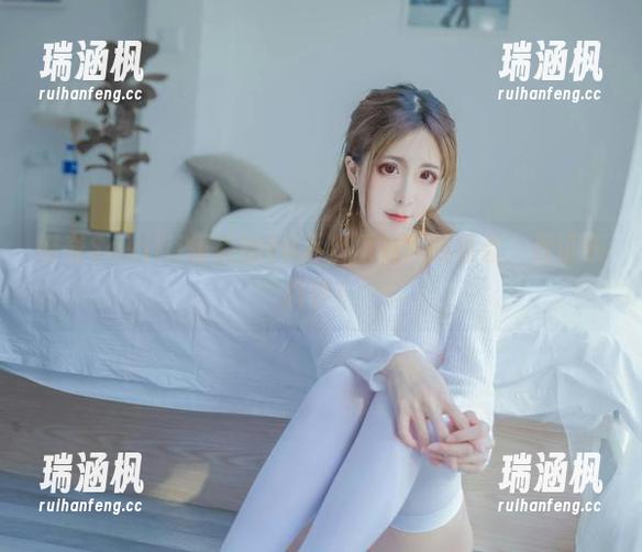 Sakiiii翎柒 好奇Sakiiii翎柒的10万粉福利?慢慢看,保证乐开怀!