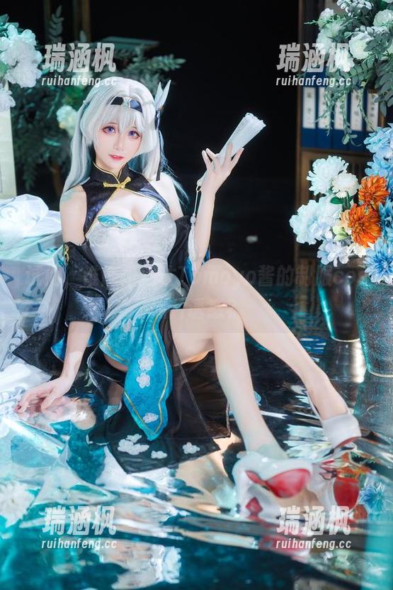 试问，谁能抵挡住Tomoyo酱的制服cos照片诱惑？