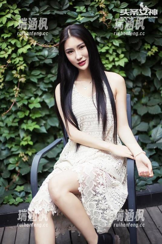 TouTiao头条女神 - 老实讲，JennyR这组露丝玛丽的私拍,让我不小心停留得太久了。