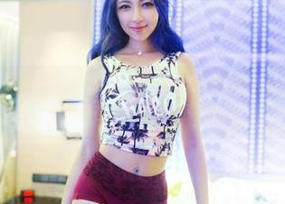TuiGirl - 说真的，这组空姐资源，何奕恋真会挑角度，感觉每一张都像在飞，从云端下来的！