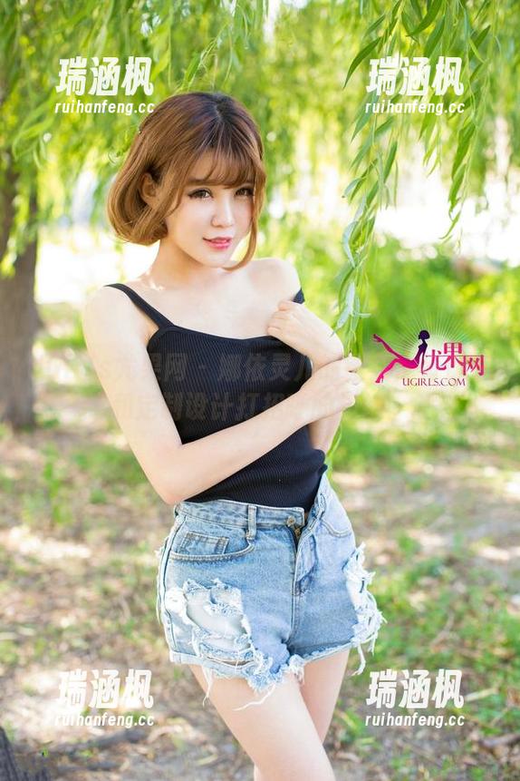 UGirls尤果网 - 娜依灵儿的镂空：好像在和定制设计打招呼的边缘。