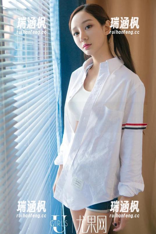 UGirls尤果网 - 颜亦汐的户外全套，图集里的草地好舒服，给我来一张卧躺图！