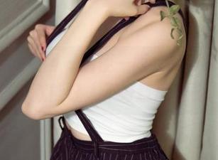 UGirls尤果网 - 随便一眼，颜爱泽的内衣写真就能让人不好意思直视。