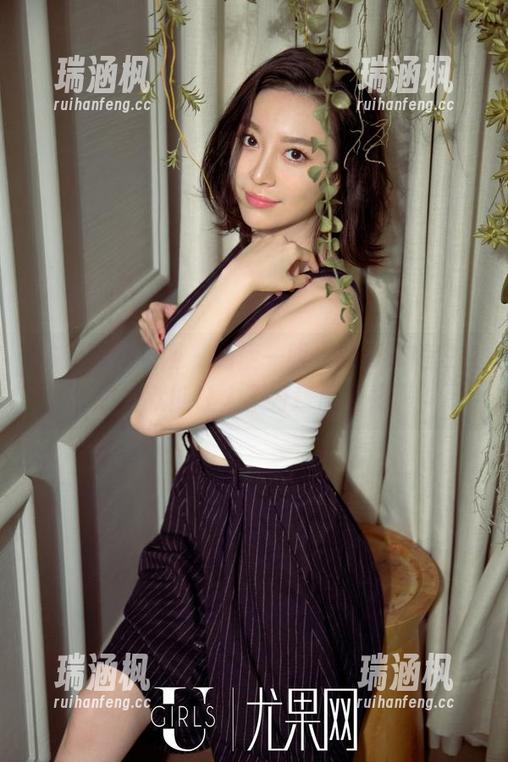 UGirls尤果网 - 随便一眼，颜爱泽的内衣写真就能让人不好意思直视。