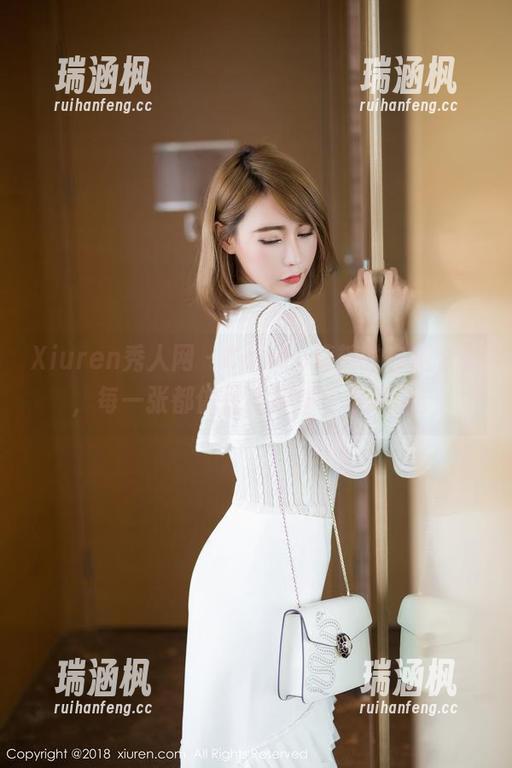 Xiuren秀人网 - Candy糖糖的自拍合辑，每一张都像是在跟镜子争风头。