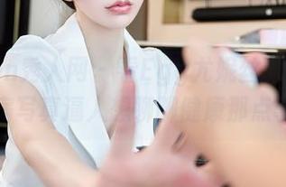 Xiuren秀人网 - 看Egg尤妮丝当护士，私房写真逼人想聊聊健康那点事。