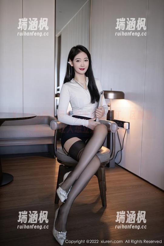 Xiuren秀人网 - 护士也能走红，区静瑶的合集让人想立刻进医院！