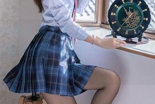Xiuren秀人网 - 牛仔裤下的小泡芙winna，无圣光的写真似乎在俏皮地回复某种期盼