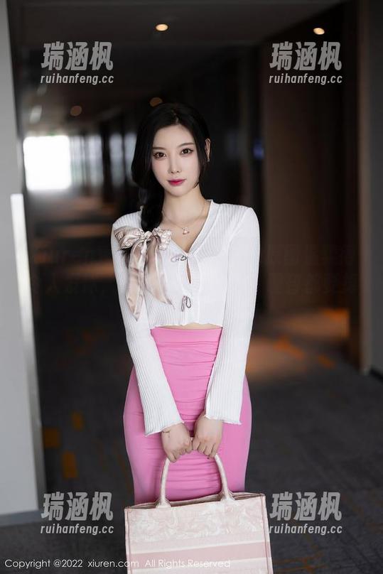 Xiuren秀人网 - 是小逗逗的原图温柔得令人发怵，图片里那一瞬间，理智都要掉线了。
