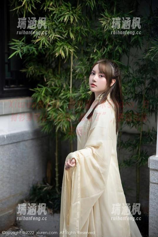 Xiuren秀人网 - 图片里的木子nana，白衬衫穿得让人想说“就它了”，在线流连忘返。