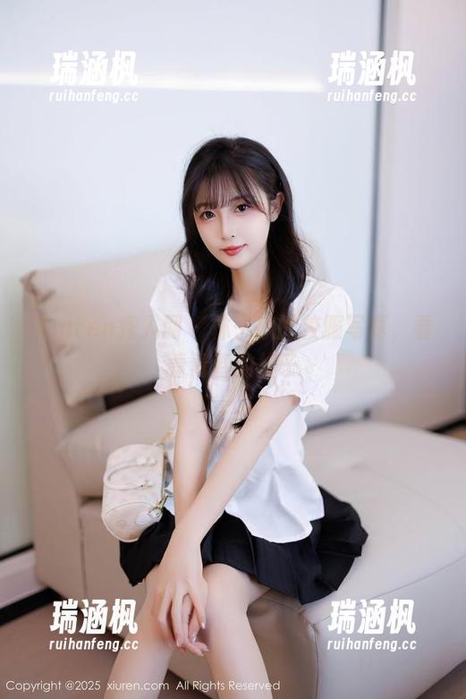 Xiuren秀人网 - 林子欣的校服写真，看看青春的样子