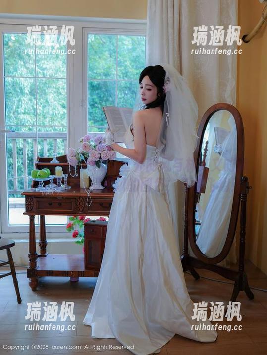 Xiuren秀人网 - 室外的风与林文文的泳装写真，真假交织的图包，任你飞翔！