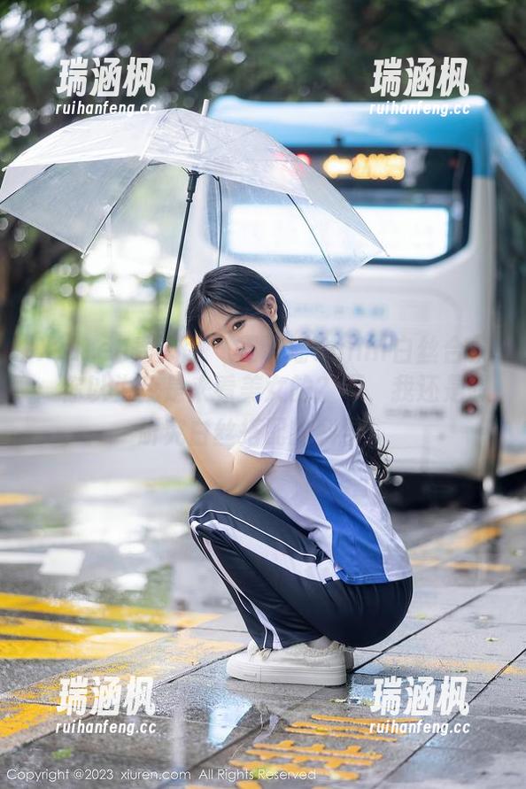 Xiuren秀人网 - 王馨瑶Yanni白丝合集：你以为我是来看美女的？不，我还是想研究白丝搭配的科学！