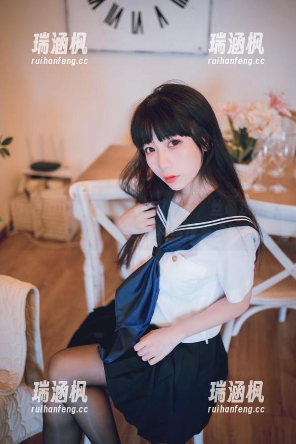 usejan蓝蓝的夏日女友写真，丝毫没有夏季打击的讯号！真该撑着伞？