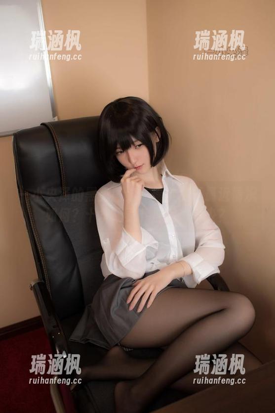 一小央泽的黑兔图集：看看兔子最近情况如何？十块胡萝卜加起来多少？