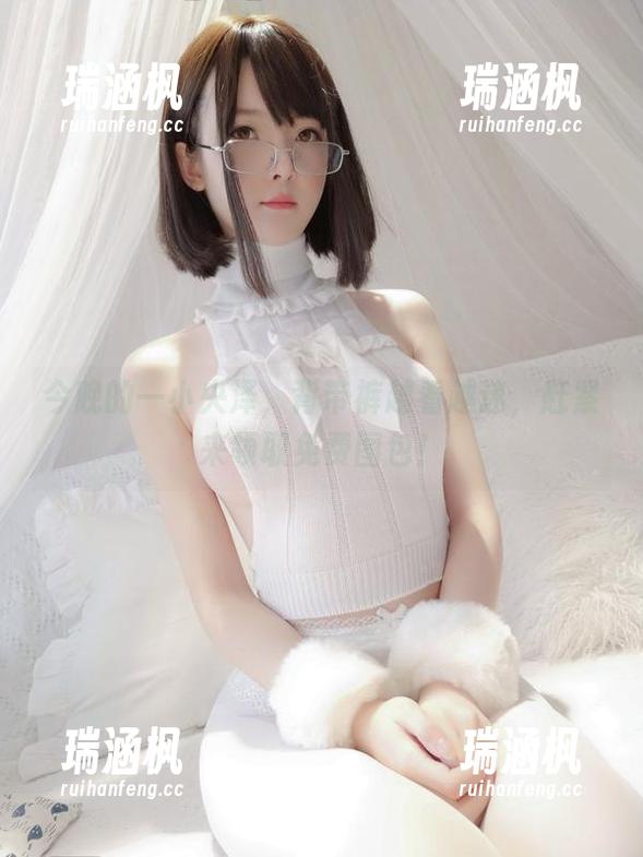 今晚的一小央泽，背带裤越看越迷，赶紧来领取免费图包！