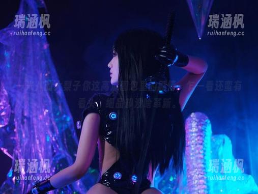 一米八的大梨子你这高清图包里的剧情，乍一看还蛮有看头，细品却没啥革新。