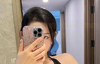 微密圈 - 精选图片集：不爱笑的赛琳把奶牛女仆演绎得如此活泼，谁说她不能是个派对女王！
