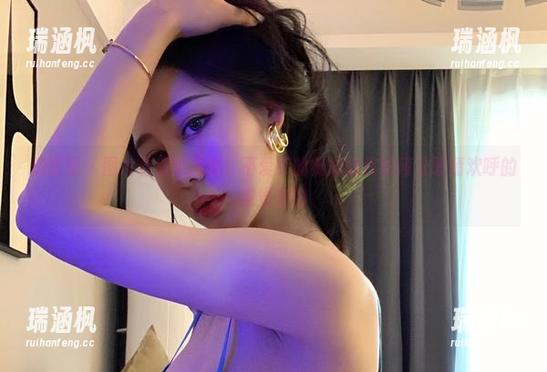 微密圈 - 图片合集大揭晓：不爱笑的赛琳教你如何让眼睛欢呼的视觉刺激
