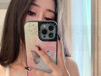微密圈 - 不爱笑的赛琳的教室写真：学习似乎也没那么严肃？