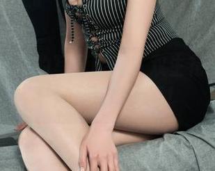 丽柜 - 文芮的写真时间：双生花的完美对飚，友情零距离！