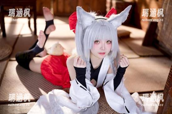 照片堆里，九柒喵的泳装让我想问：这是哪位水下仙女？
