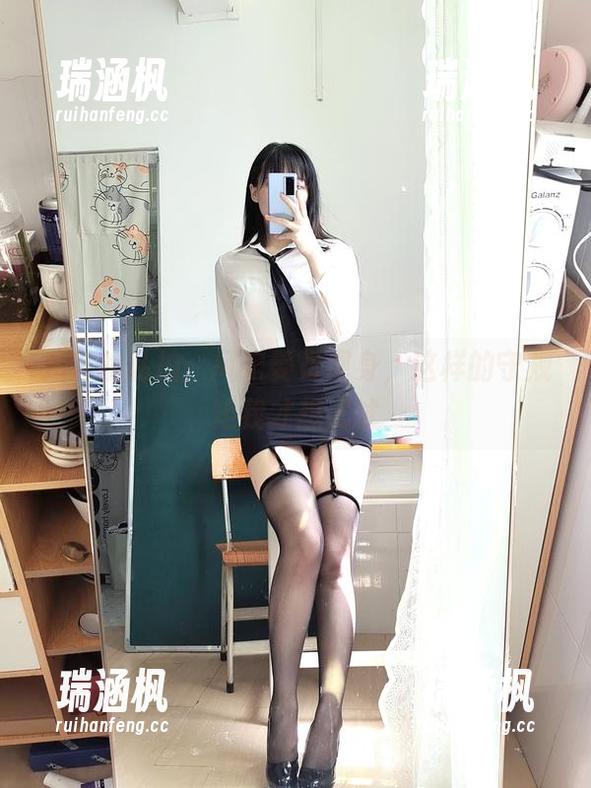 九言的私拍：风纪委员现身，这样的守规矩我才想试试