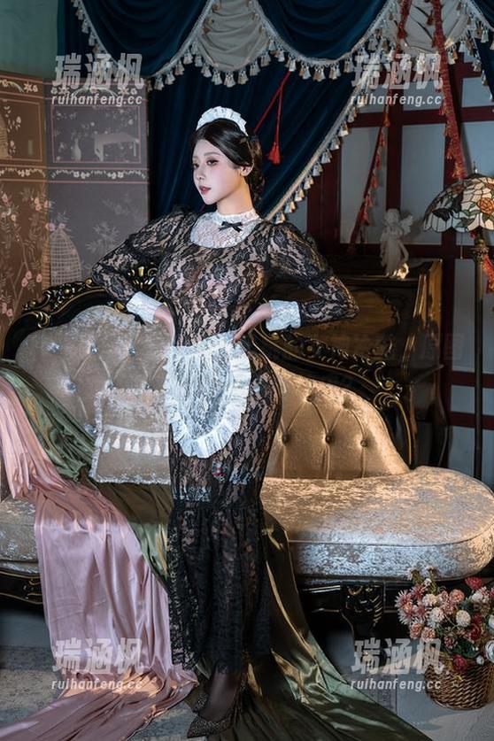 作品集里透着云溪溪奶桃的女神冷酷，原图里却悄悄藏了些俏皮？