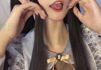 照片翻页间，佳佳酱ovo的透明女仆似乎在跟我眨眼？