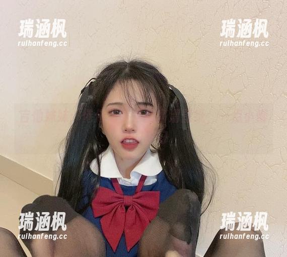 吉他妹妹：倦倦喵带来的高清壁纸，一点小懒散的美好