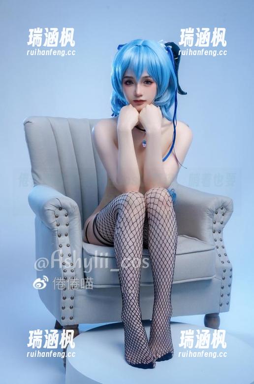 倦倦喵教你放课后cos的真谛，躺着也要好看哦！