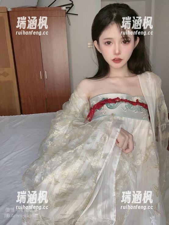 我发现倦倦喵的猫娘私拍图集是个宝藏，谁能想到呢？