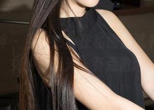 克拉女神 - 当依娜丝在私房里试礼服，仙女的“曝光”有点危险