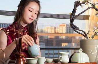 克拉女神 - 来看赵雨静的最新“长腿”更新，感觉那腿似乎能抬过天花板啊？