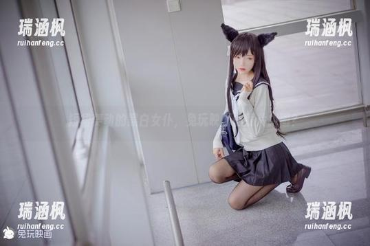 短裙舞动的黑白女仆，兔玩映画的照片拼图？