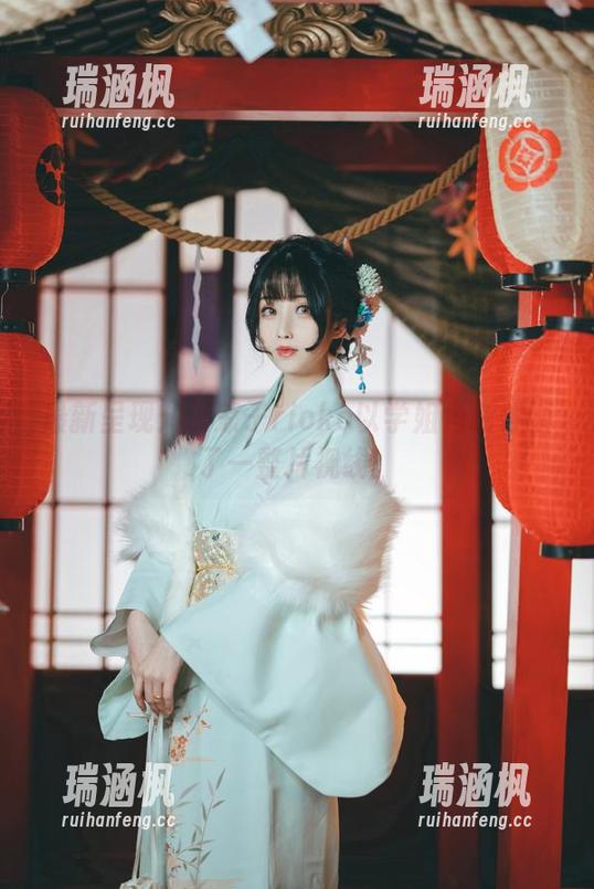 凉凉子rioko 最新呈现:凉凉子rioko以学姐角色俘获了一整片视线。