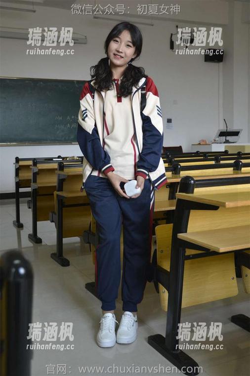 初夏女神 - 私拍有道，图包更妙：柒柒的学院之风全新解析