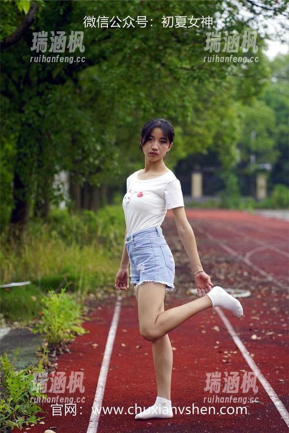 初夏女神 - 环环泳衣图集又更新，这热辣身影让人停下脚步。