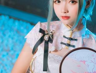大大卷卷小卷的高清图集，爱莉希雅女仆恰到好处的呆萌！