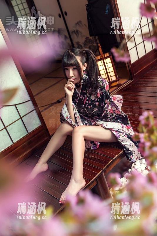 头条女神 - 文雪玉足全套真是绝，无需下载你也想拥有吧？