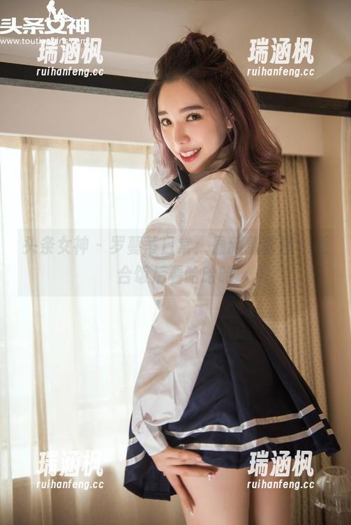 头条女神 - 罗蔓蒂日常：最新款套图，适合饭后看哈哈哈